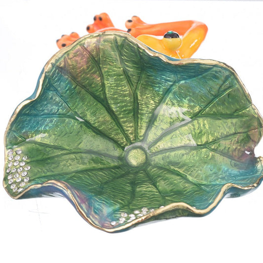 Keren Kopal Frog Lying on Leaf