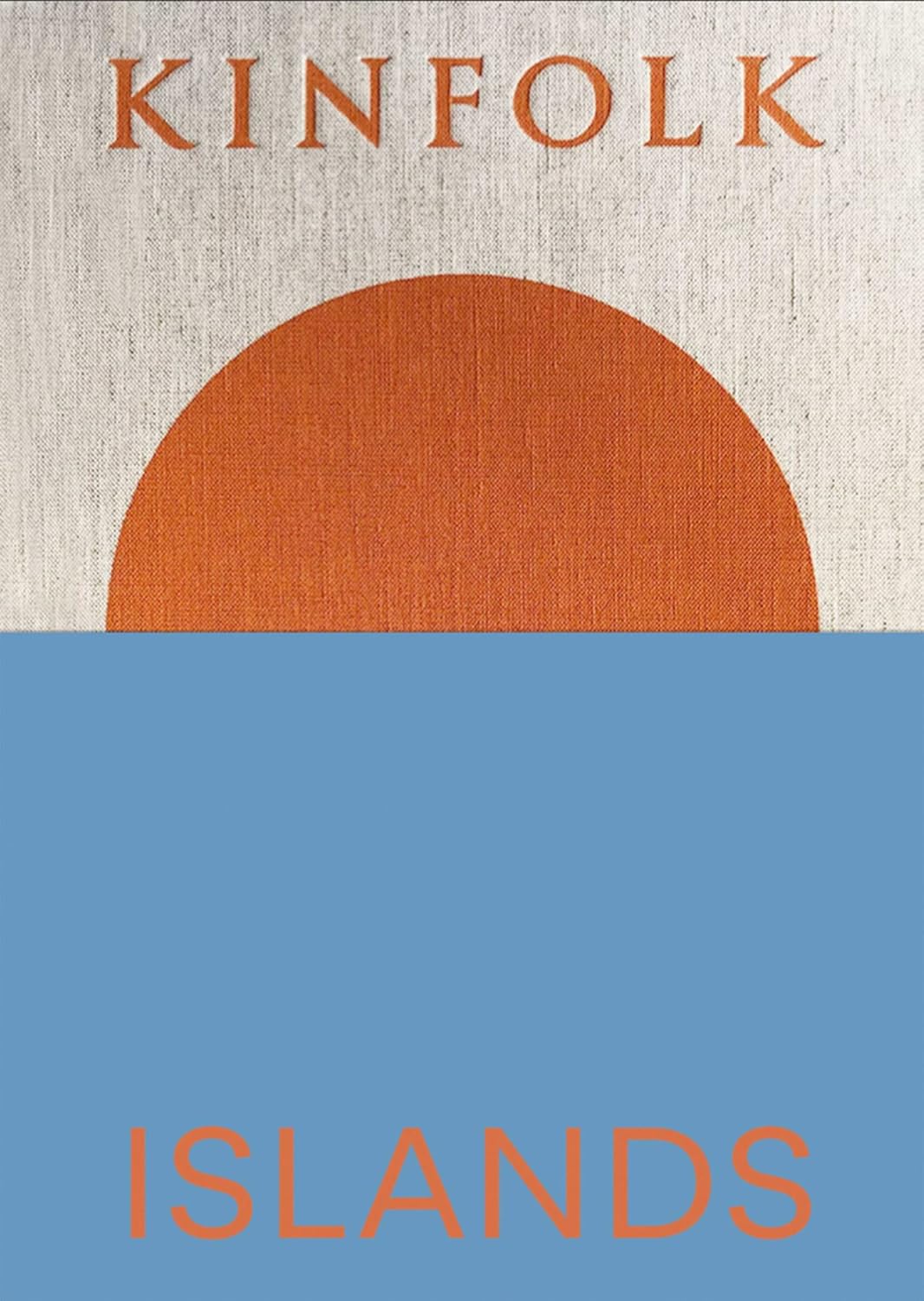 עמוד פנימי מתוך הספר "Kinfolk Islands" עם צילומים מרהיבים