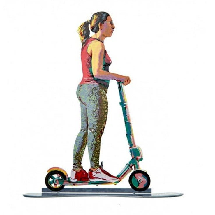 'TRAVELER ON SCOOTER' - גרשטיין | סדרת אנשים