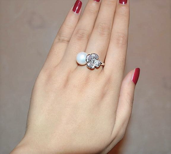 Summer Flower Pearl White Gold Ring