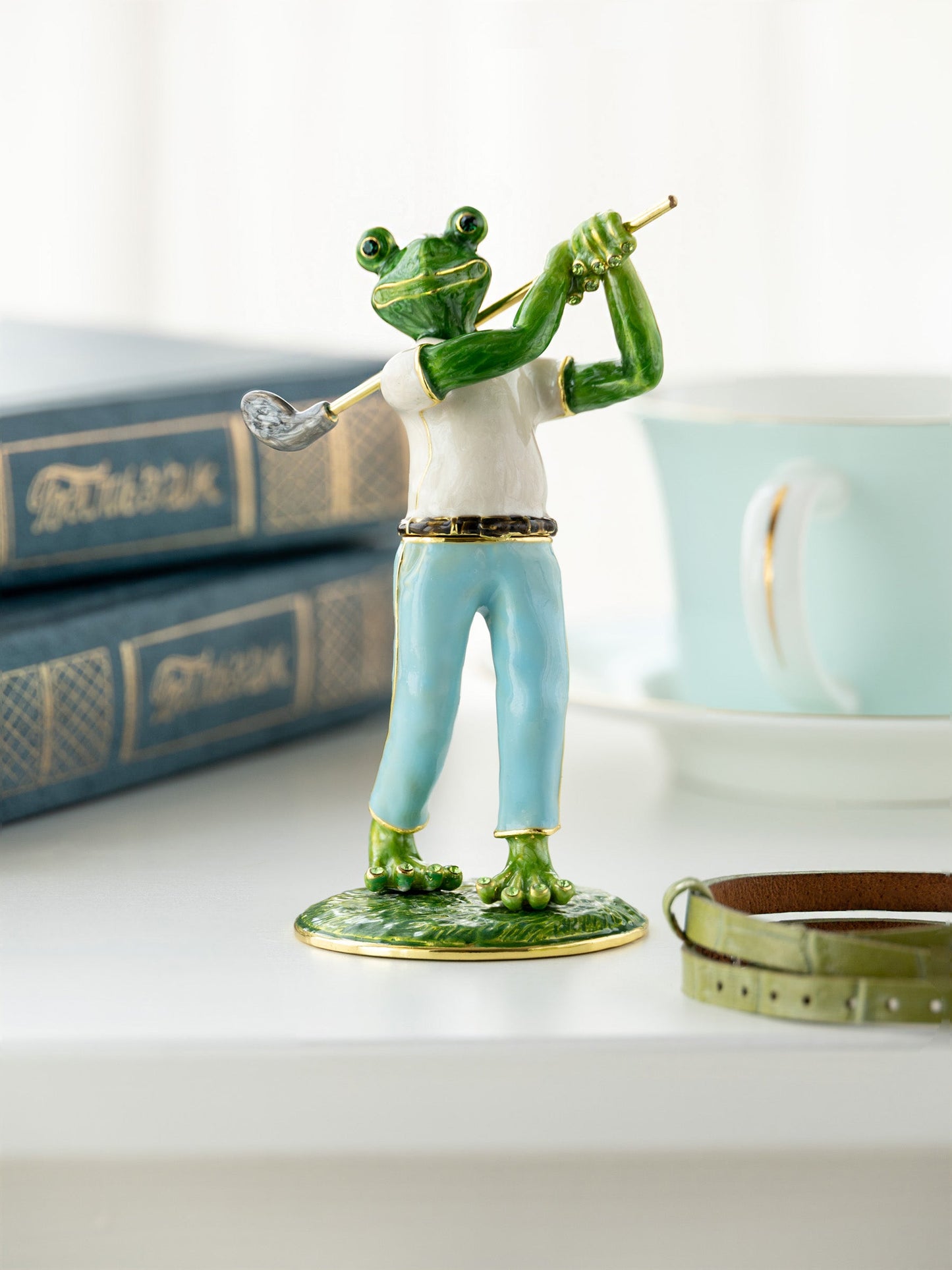 Keren Kopal Frog Playing Golf