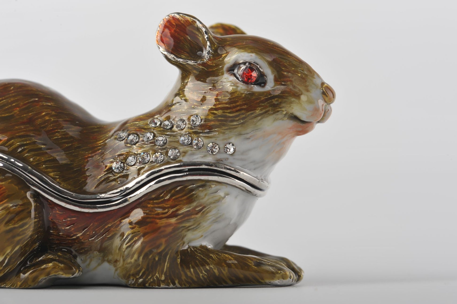 Keren Kopal Grey Squirrel with Red Eyes