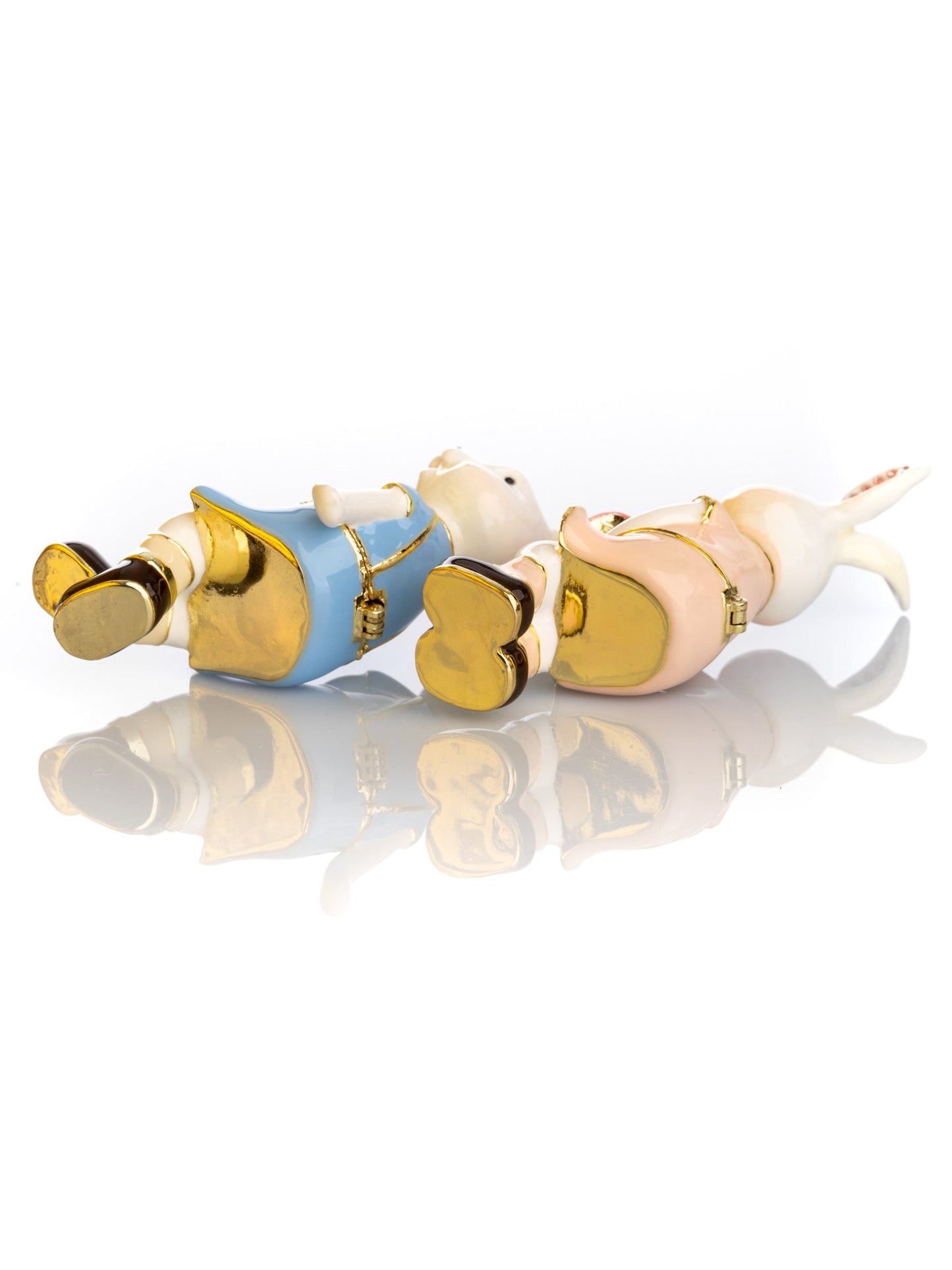 Keren Kopal 2 bunnies in love sitting on a bench, valentine flowers and chocolates