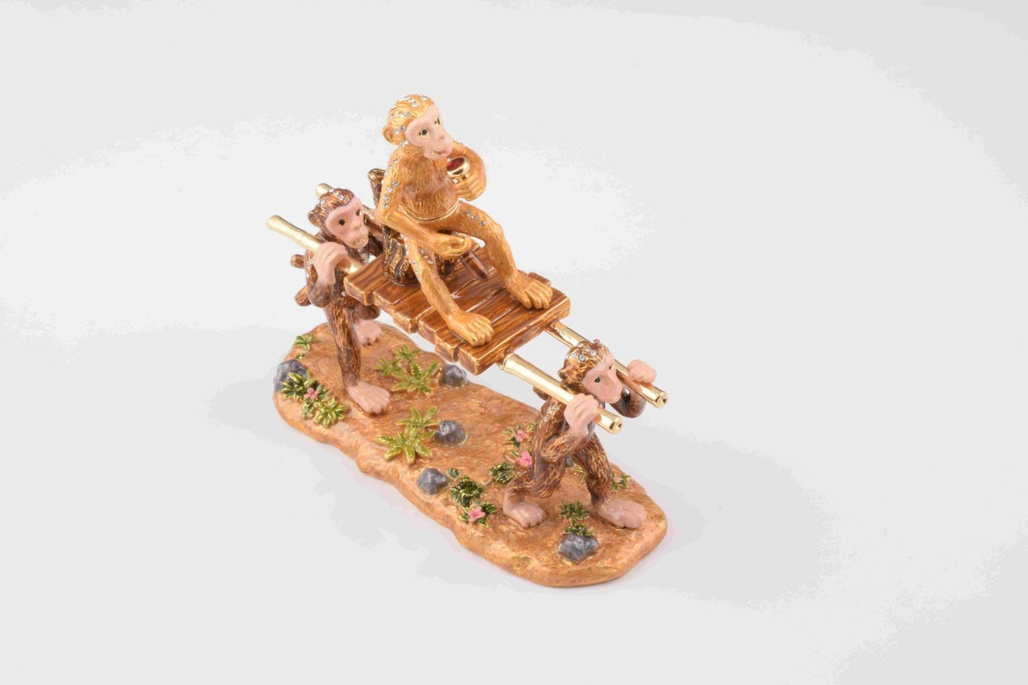 Keren Kopal Monkeys Carrying Monkey King