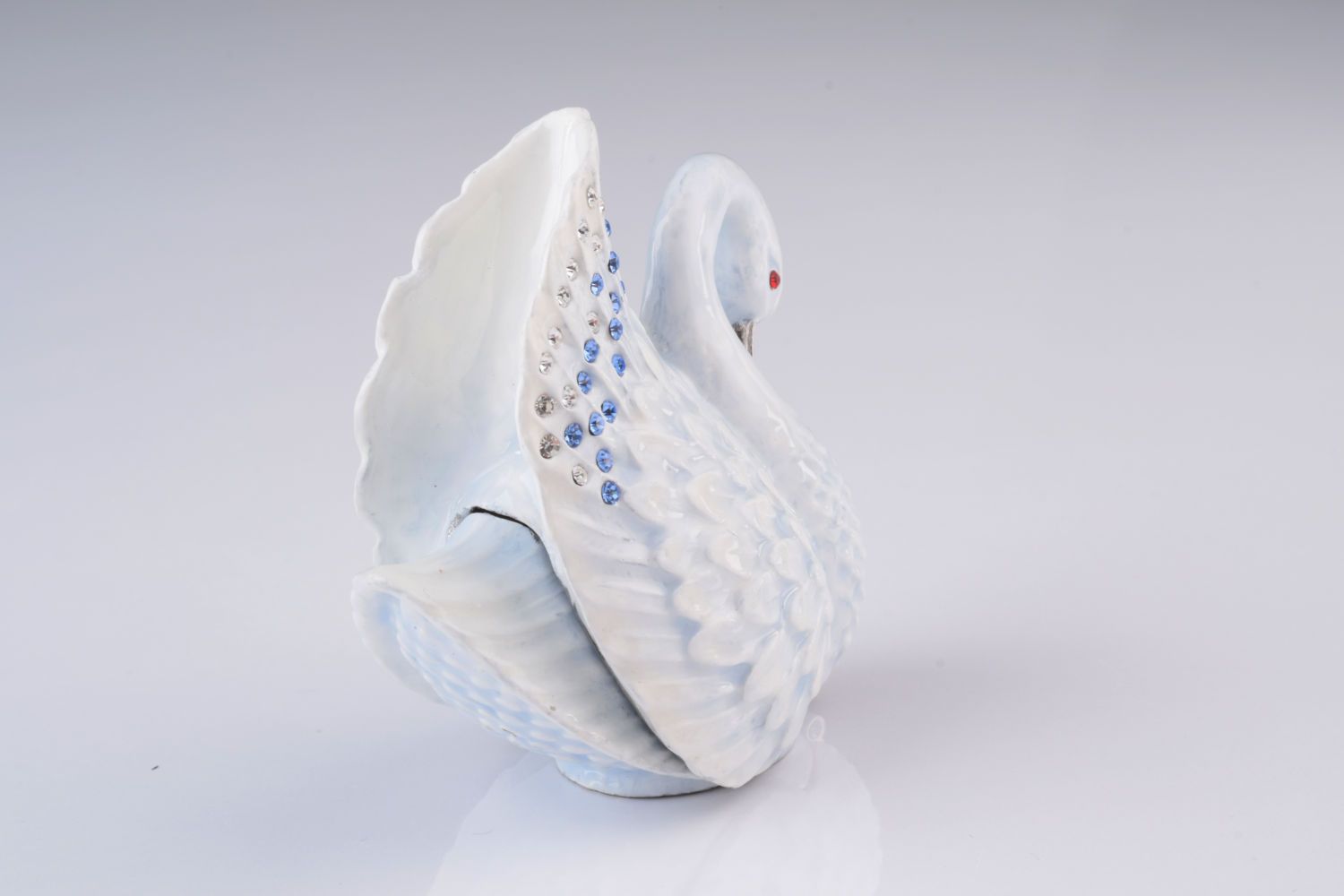 Keren Kopal White Swan