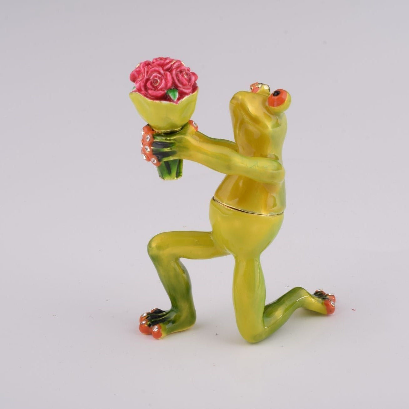 Romantic Frog Holding Flowers - Exquisite Decor