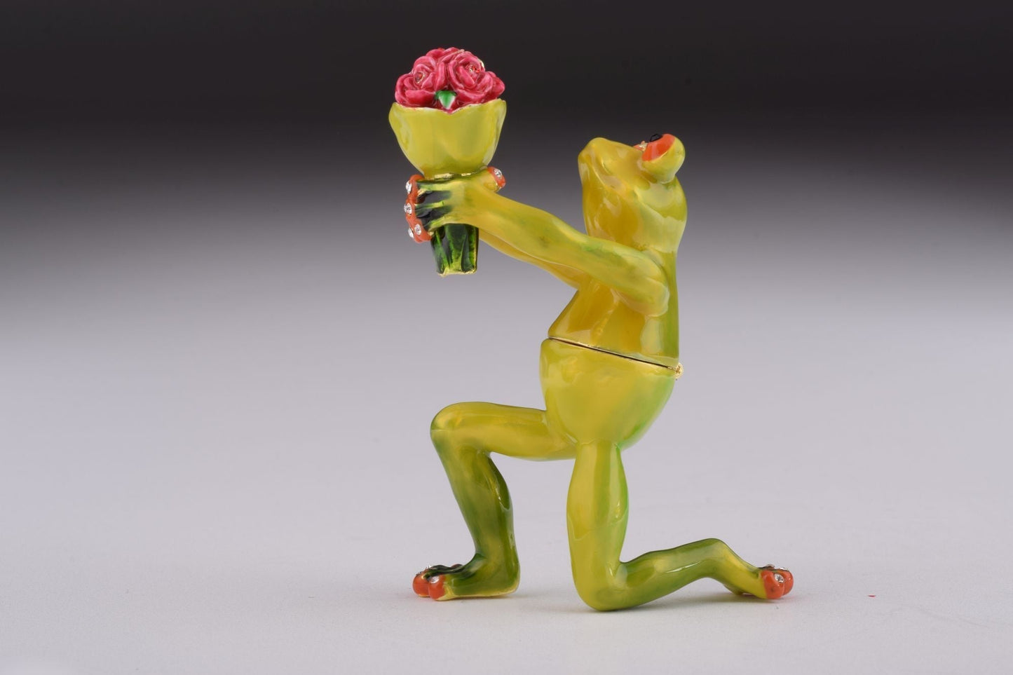 Keren Kopal Romantic Frog Holding Flowers